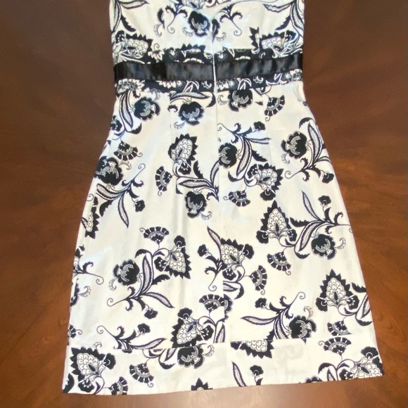 White House Black Market strapless dress - Picture 5 of 7